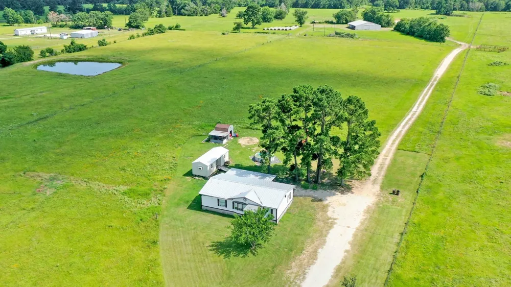 6464 County Road 146 Bedias, TX 77831