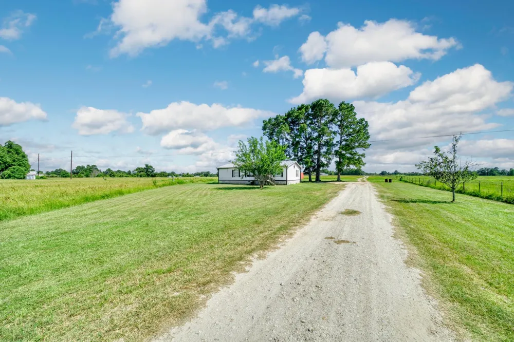 6464 County Road 146 Bedias, TX 77831