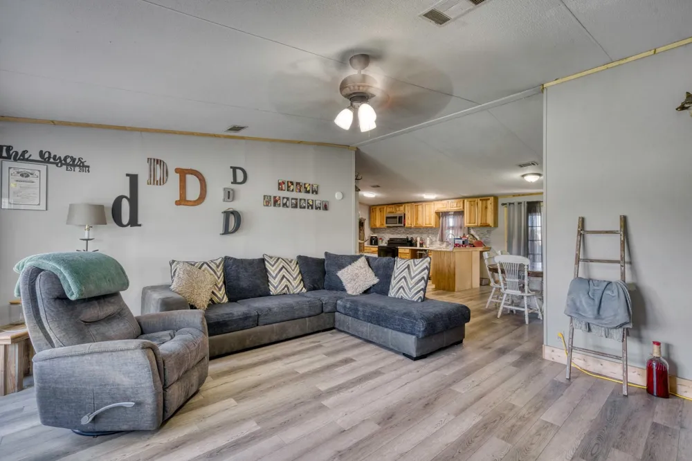 6464 County Road 146 Bedias, TX 77831