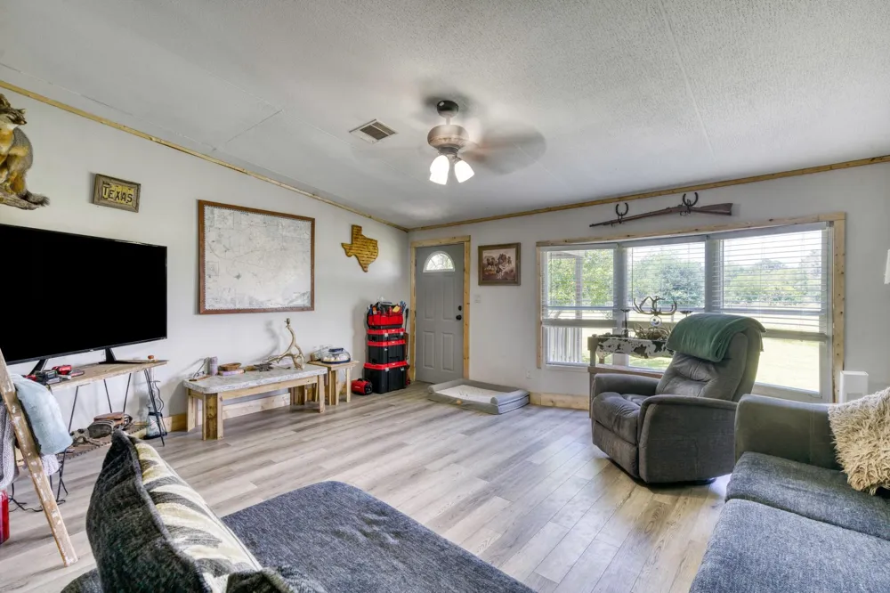 6464 County Road 146 Bedias, TX 77831