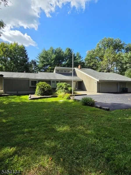 3 Alexandria Dr