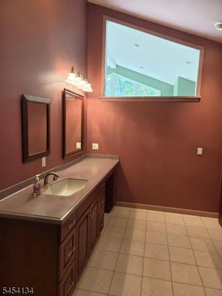 3 Alexandria Dr Alexandria, NJ 08867