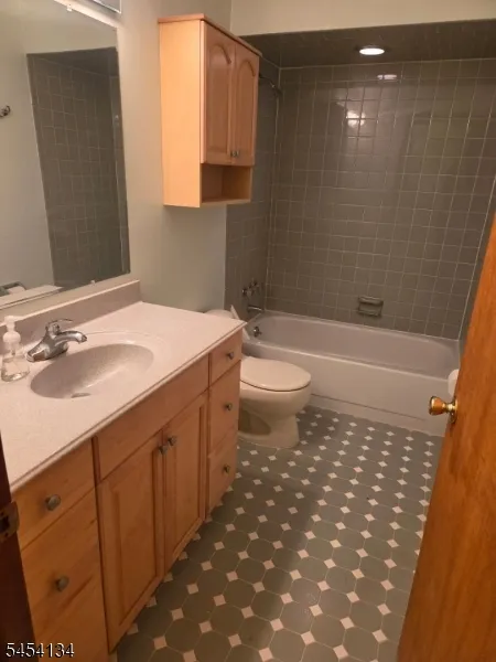 3 Alexandria Dr Alexandria, NJ 08867