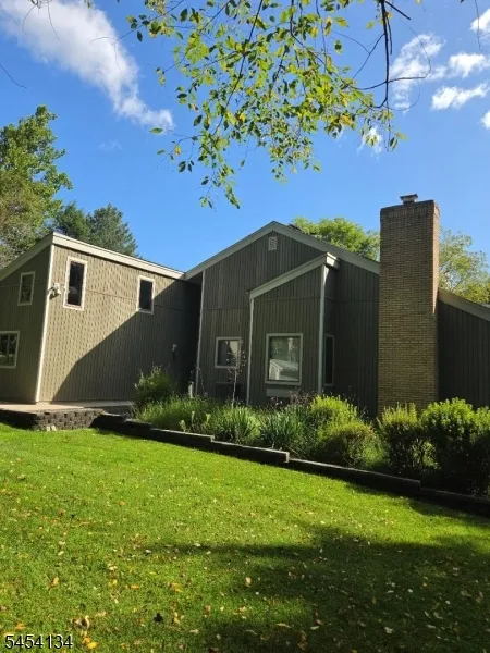 3 Alexandria Dr Alexandria, NJ 08867