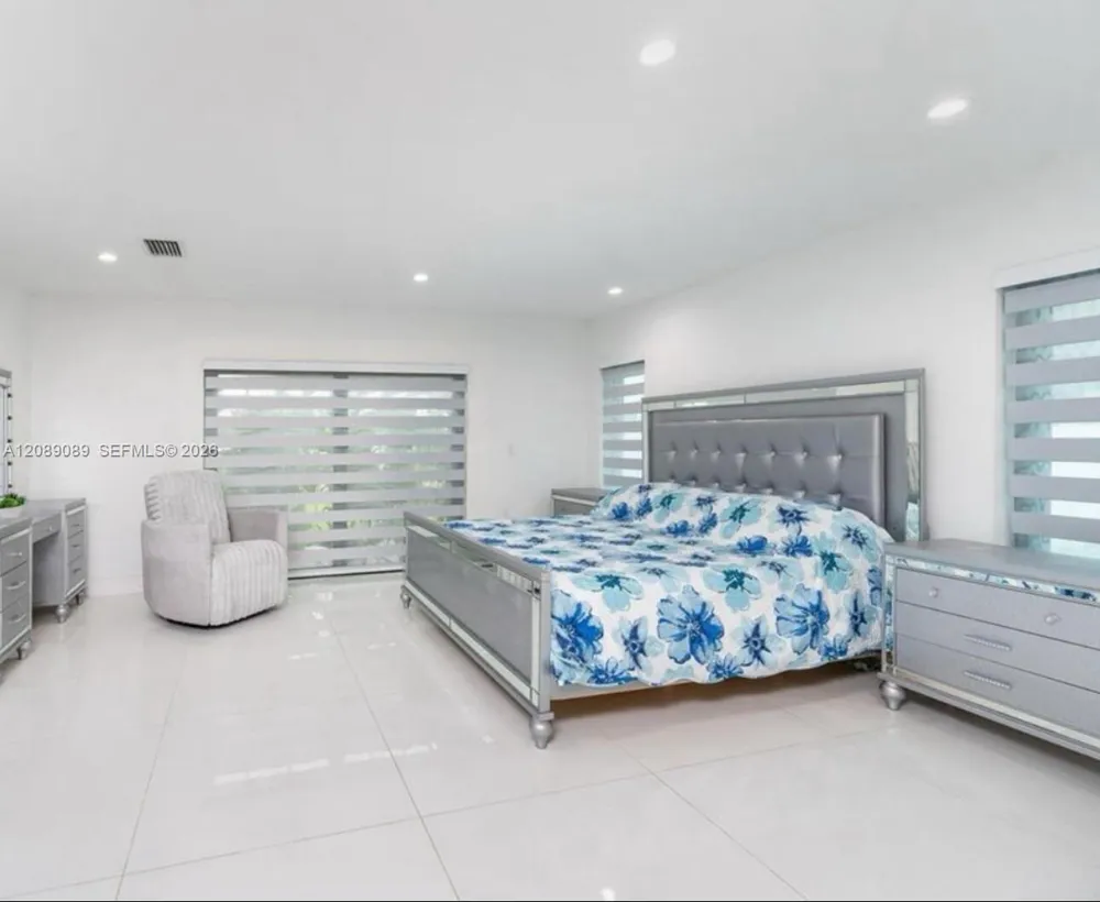 2410 SW 99th Ave Miami, FL 33165