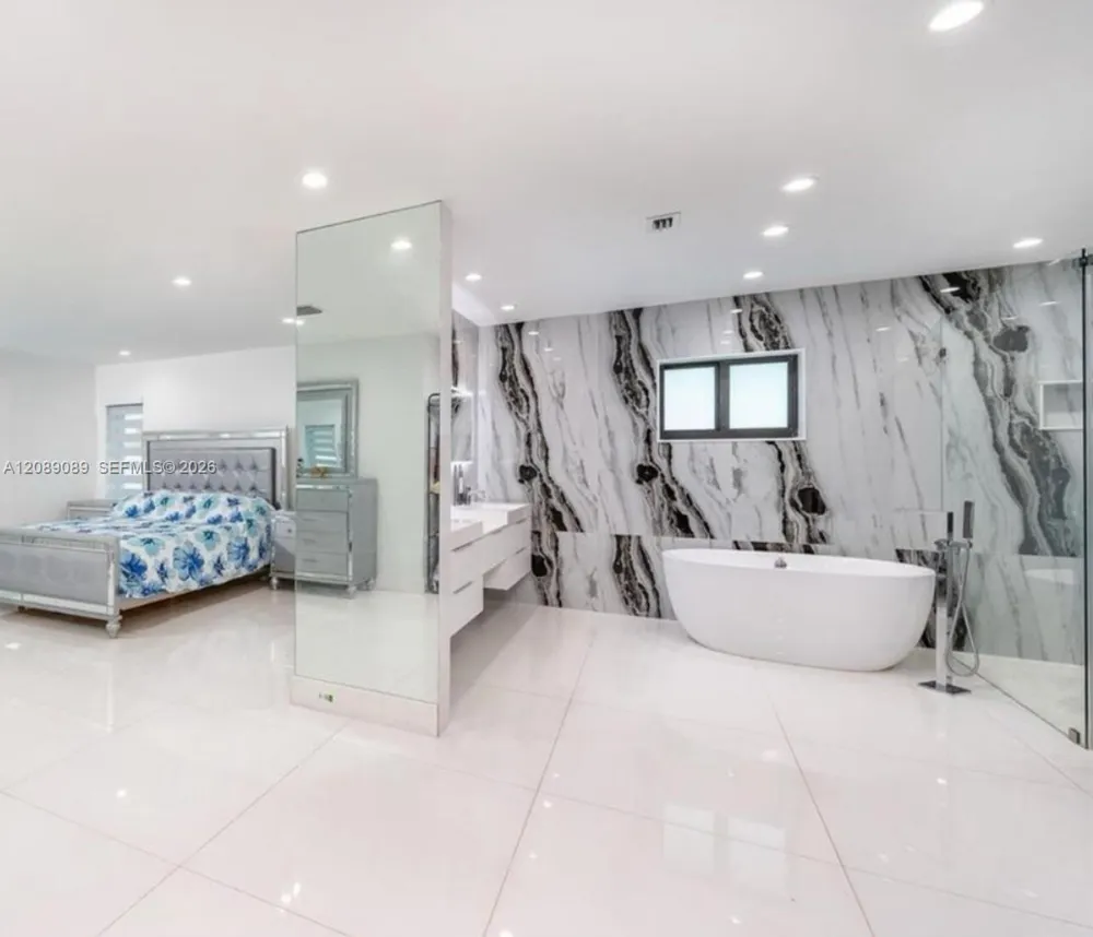 2410 SW 99th Ave Miami, FL 33165