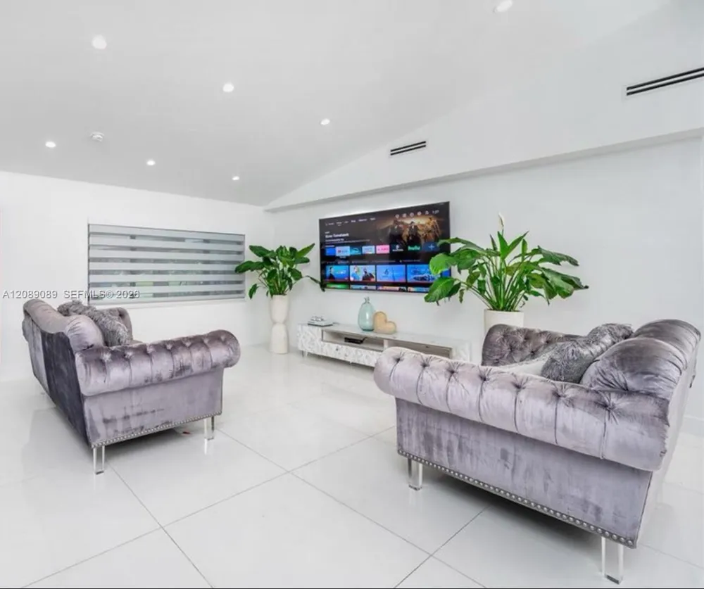 2410 SW 99th Ave Miami, FL 33165