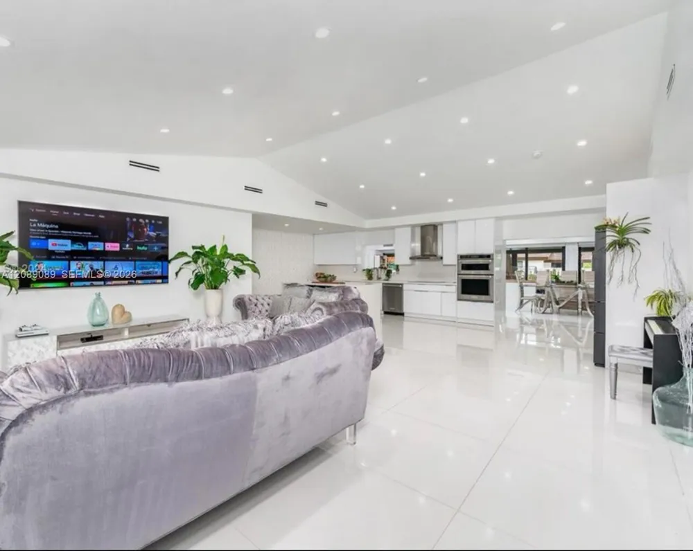 2410 SW 99th Ave Miami, FL 33165