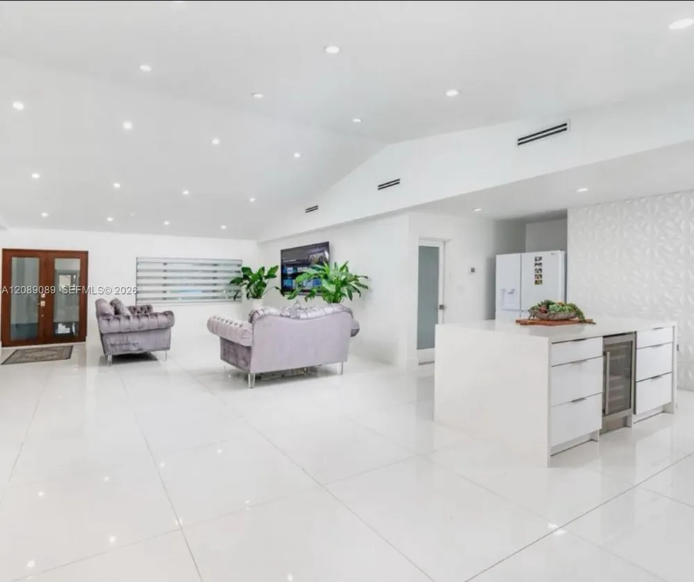 2410 SW 99th Ave Miami, FL 33165