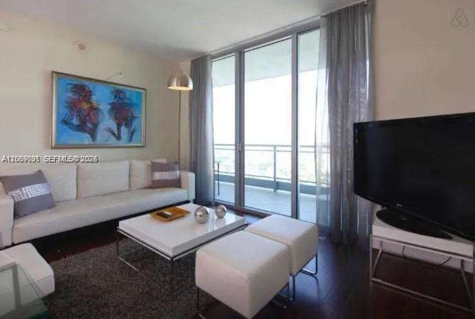 90 SW 3rd St #3807 Miami, FL 33130