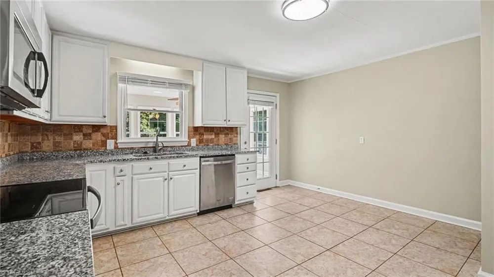 3016 Kinnamon Road Winston-Salem, NC 27104