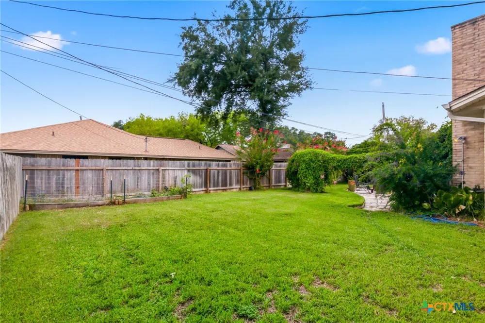 104 Santa Fe Victoria, TX 77904