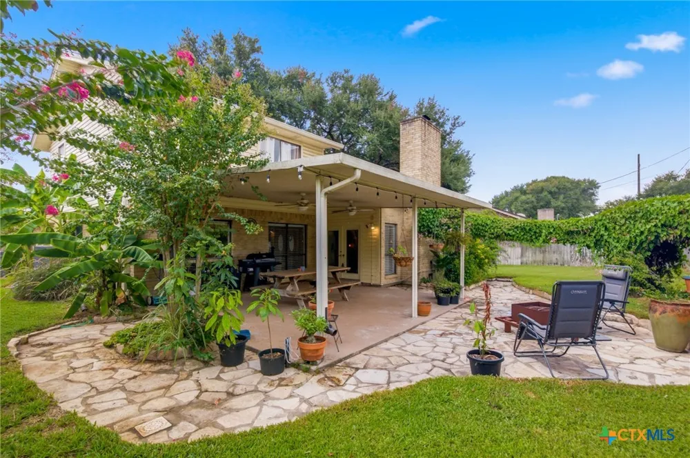 104 Santa Fe Victoria, TX 77904