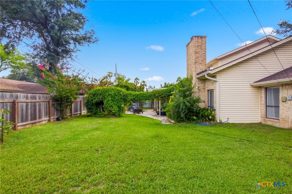 104 Santa Fe Victoria, TX 77904