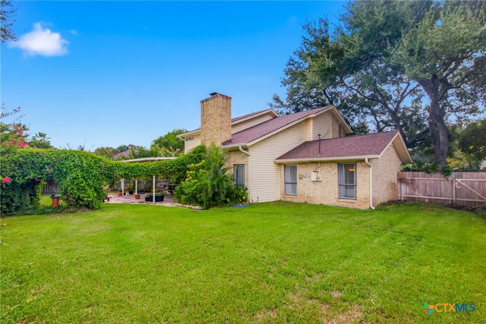 104 Santa Fe Victoria, TX 77904