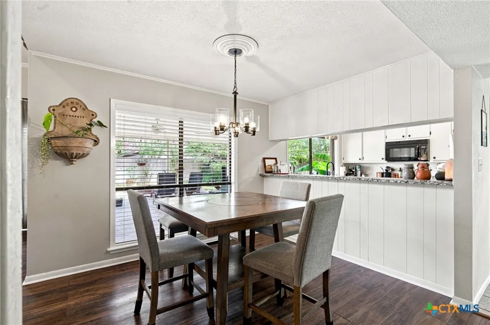 104 Santa Fe Victoria, TX 77904