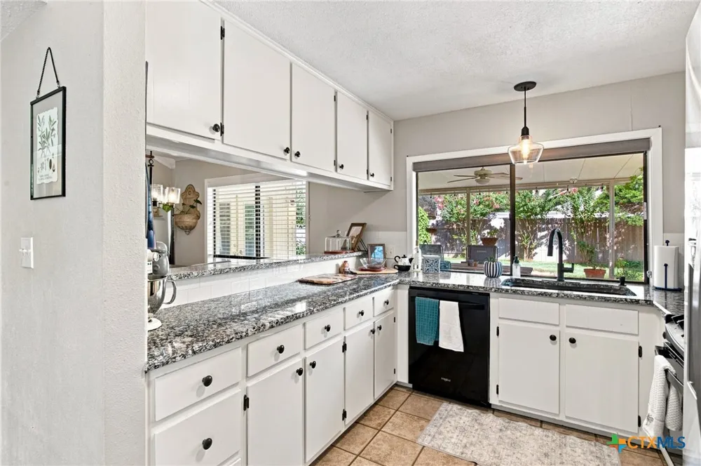 104 Santa Fe Victoria, TX 77904