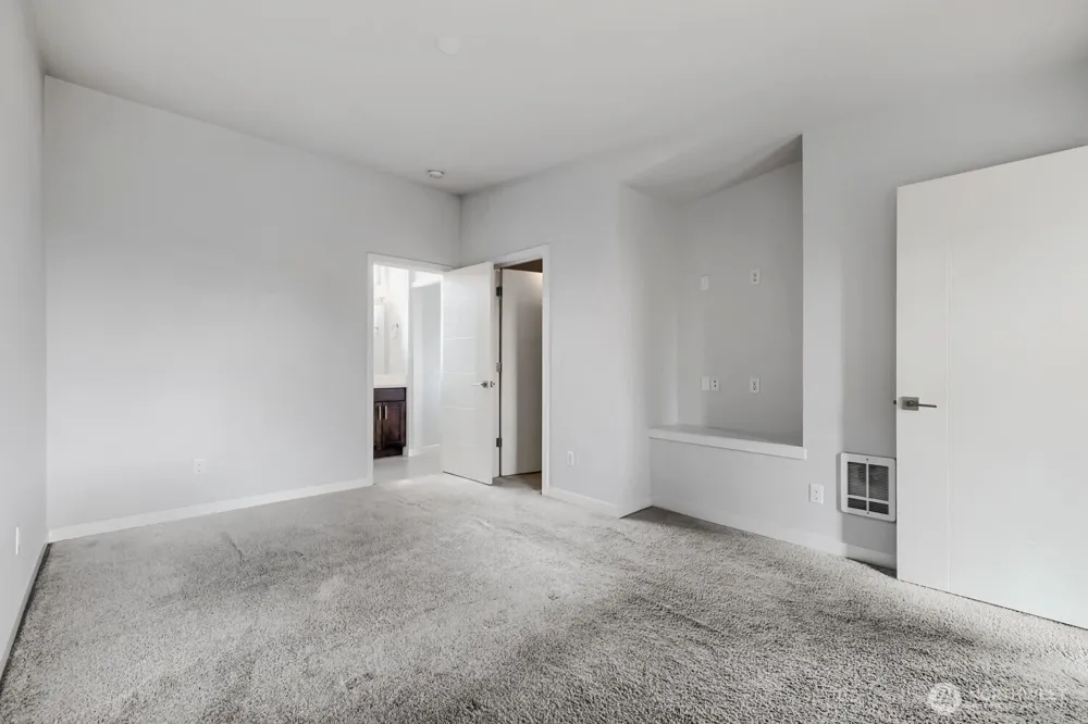 911 104th Street #B Seattle, WA 98133