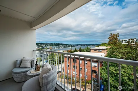 530 Melrose Avenue E #605