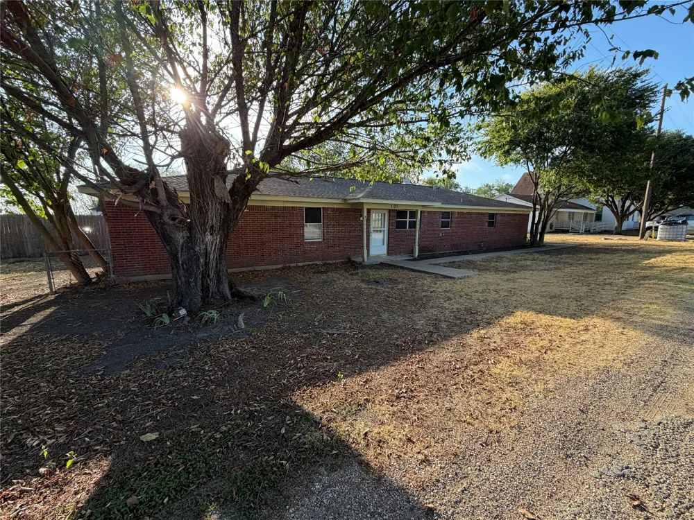 101 5th Street Forreston, TX 76041