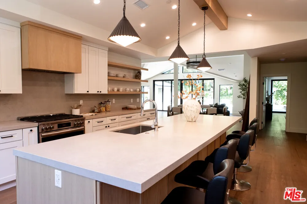 3436 Longridge Avenue Los Angeles, CA 91423