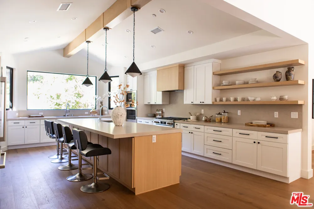 3436 Longridge Avenue Los Angeles, CA 91423