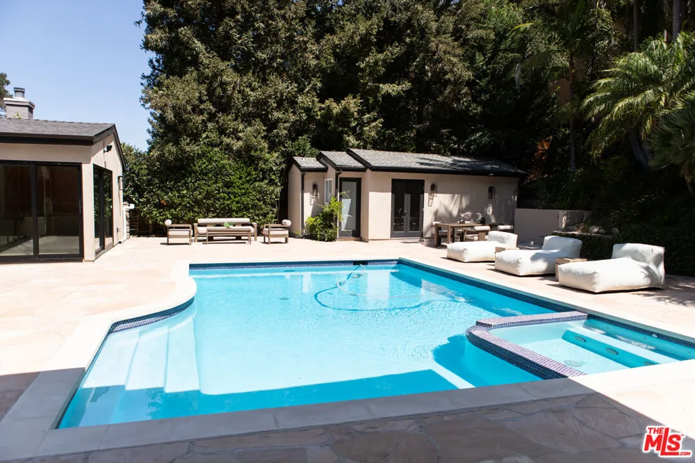 3436 Longridge Avenue Los Angeles, CA 91423