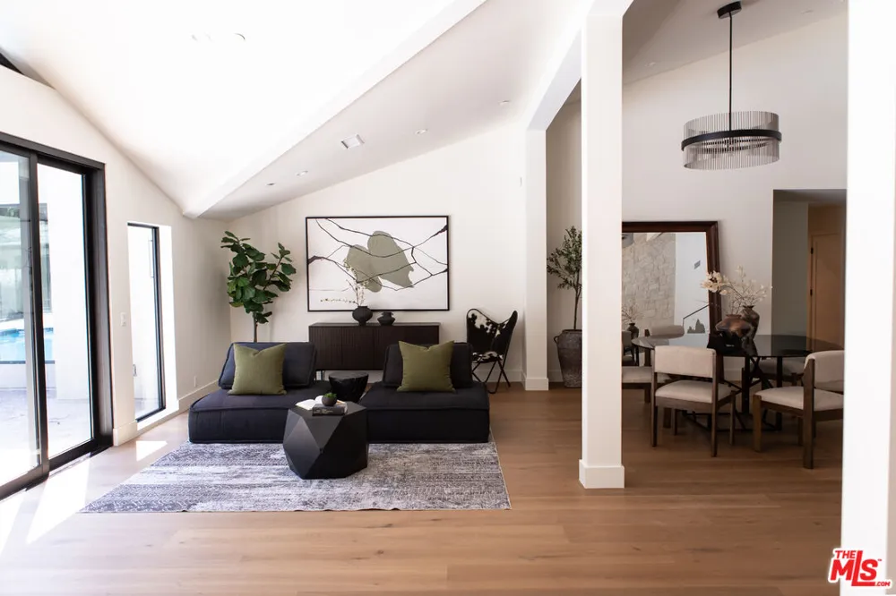 3436 Longridge Avenue Los Angeles, CA 91423