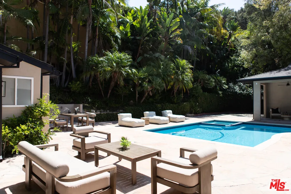 3436 Longridge Avenue Los Angeles, CA 91423