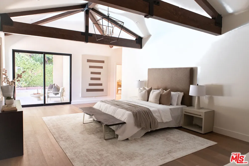 3436 Longridge Avenue Los Angeles, CA 91423