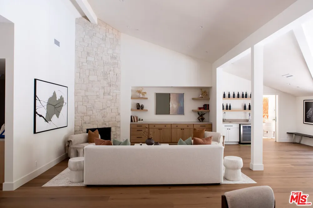 3436 Longridge Avenue Los Angeles, CA 91423