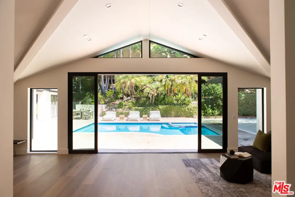 3436 Longridge Avenue Los Angeles, CA 91423