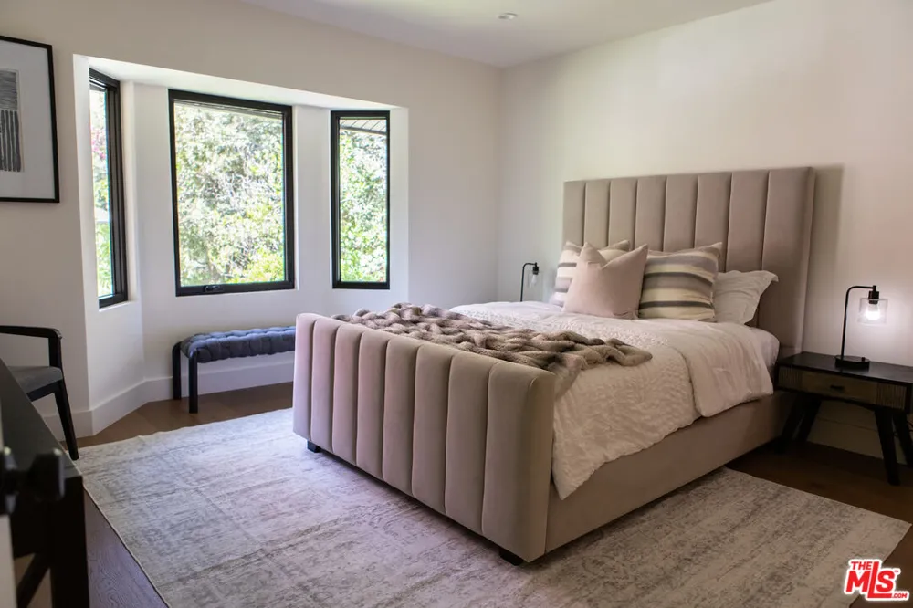 3436 Longridge Avenue Los Angeles, CA 91423
