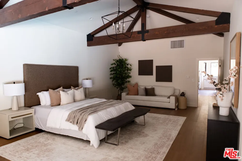 3436 Longridge Avenue Los Angeles, CA 91423