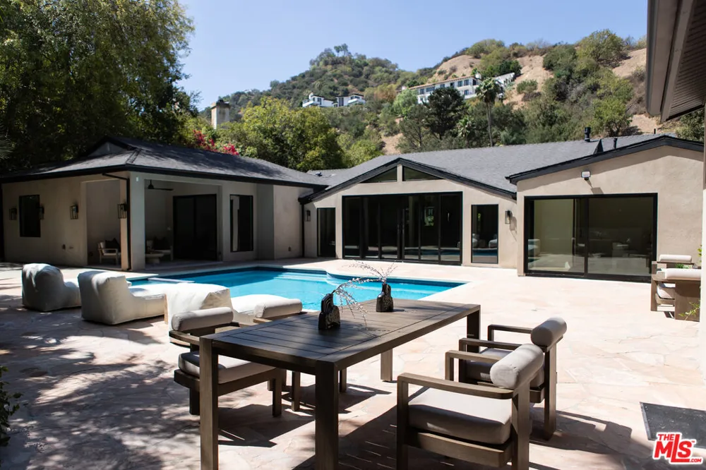 3436 Longridge Avenue Los Angeles, CA 91423