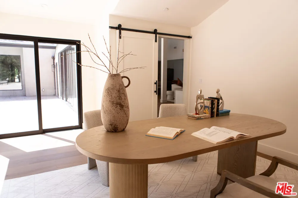 3436 Longridge Avenue Los Angeles, CA 91423