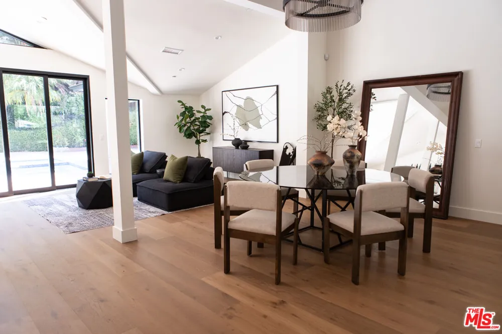 3436 Longridge Avenue Los Angeles, CA 91423