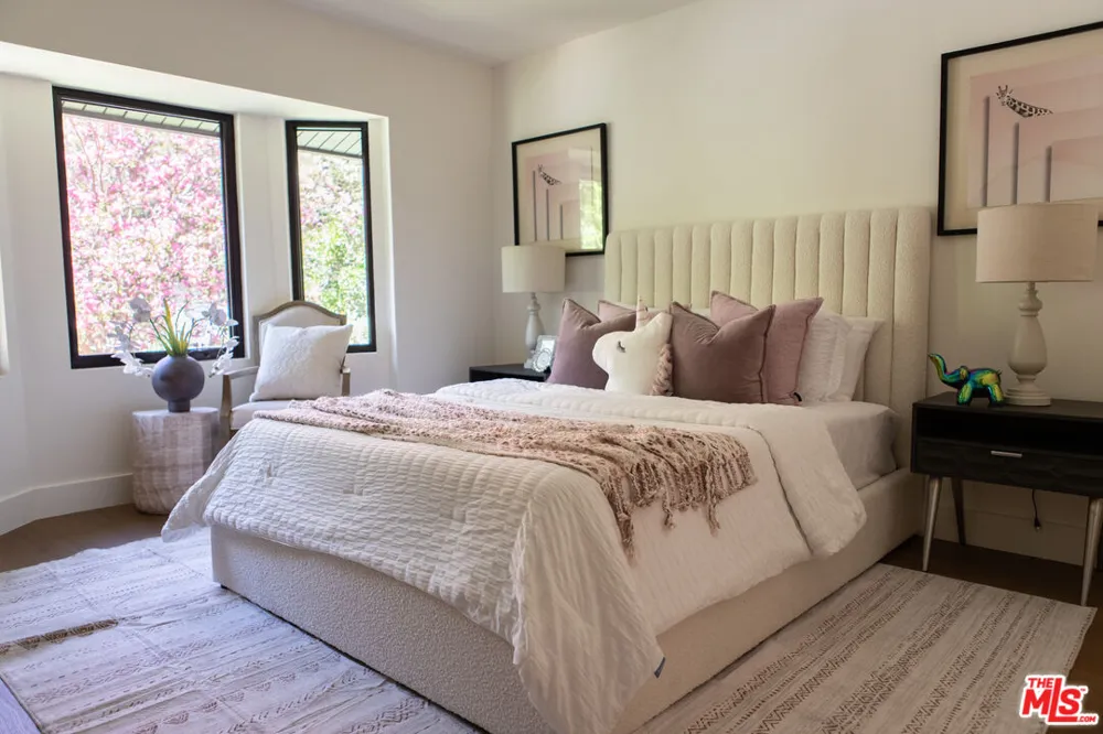 3436 Longridge Avenue Los Angeles, CA 91423