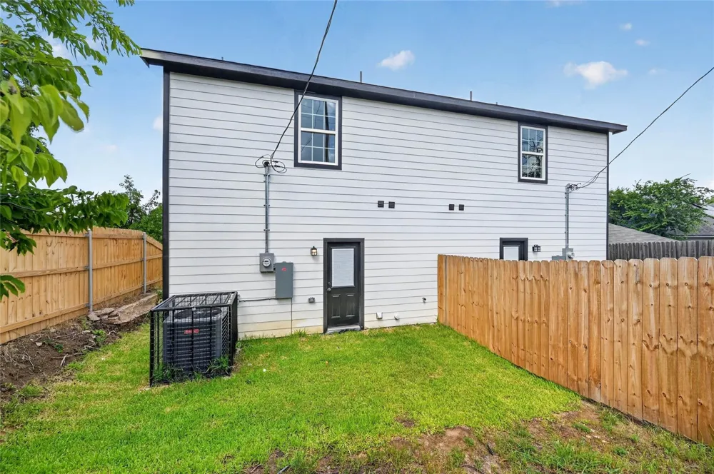 2211 Brookes Street Fort Worth, TX 76105