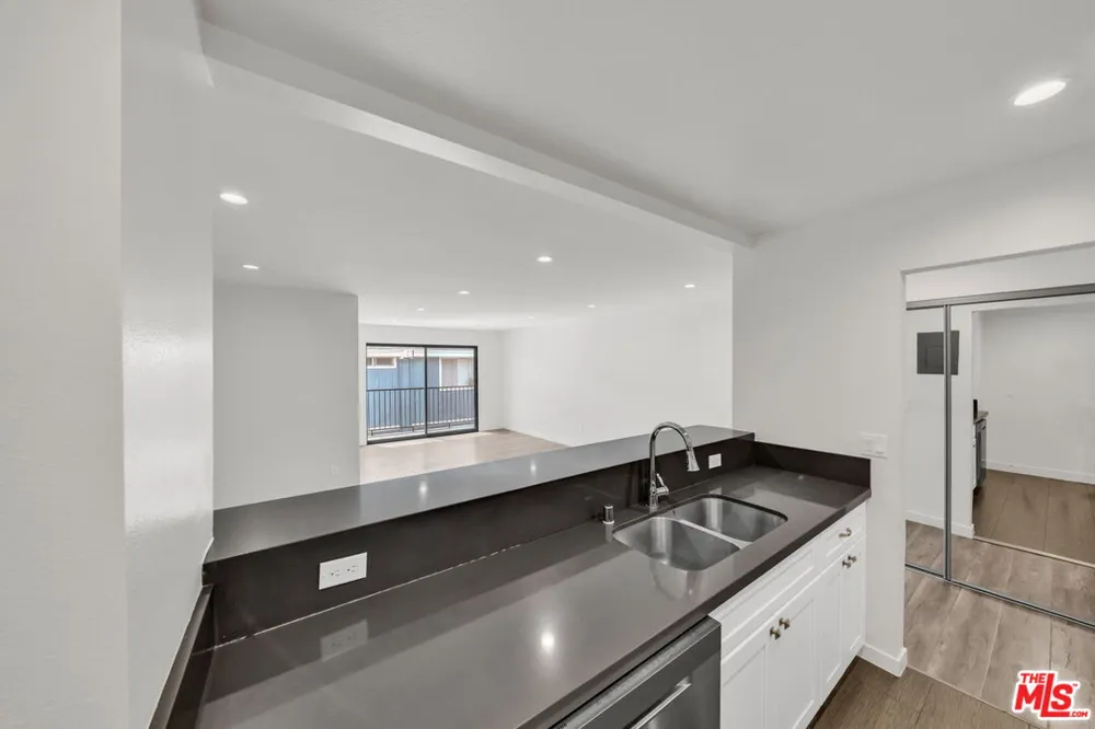 7453 Haskell Avenue Van Nuys, CA 91406