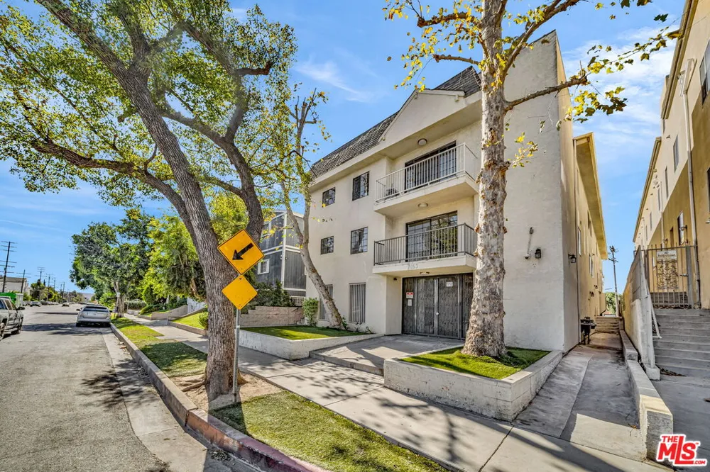 7453 Haskell Avenue Van Nuys, CA 91406