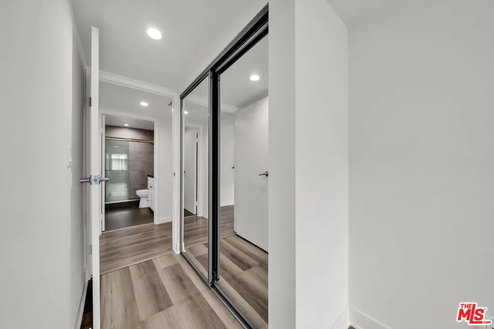 7453 Haskell Avenue Van Nuys, CA 91406