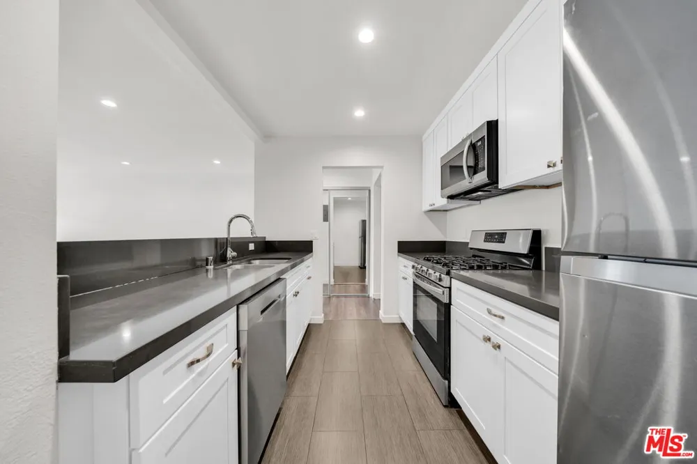 7453 Haskell Avenue Van Nuys, CA 91406