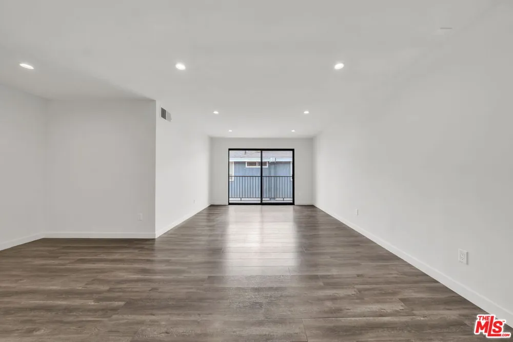 7453 Haskell Avenue Van Nuys, CA 91406