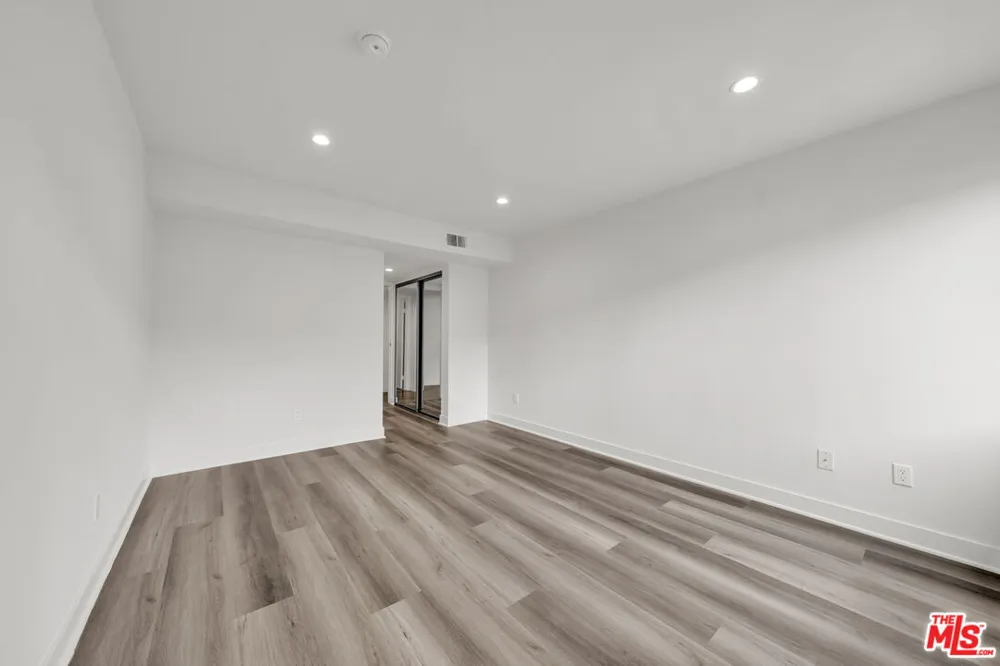 7453 Haskell Avenue Van Nuys, CA 91406