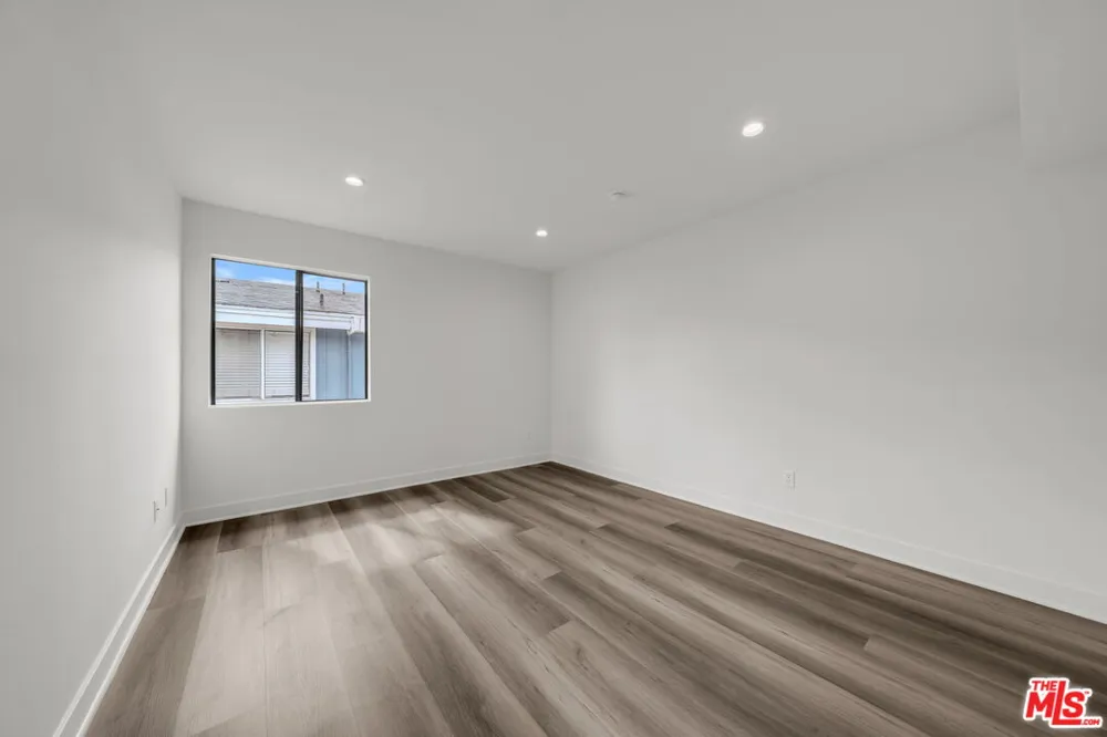 7453 Haskell Avenue Van Nuys, CA 91406