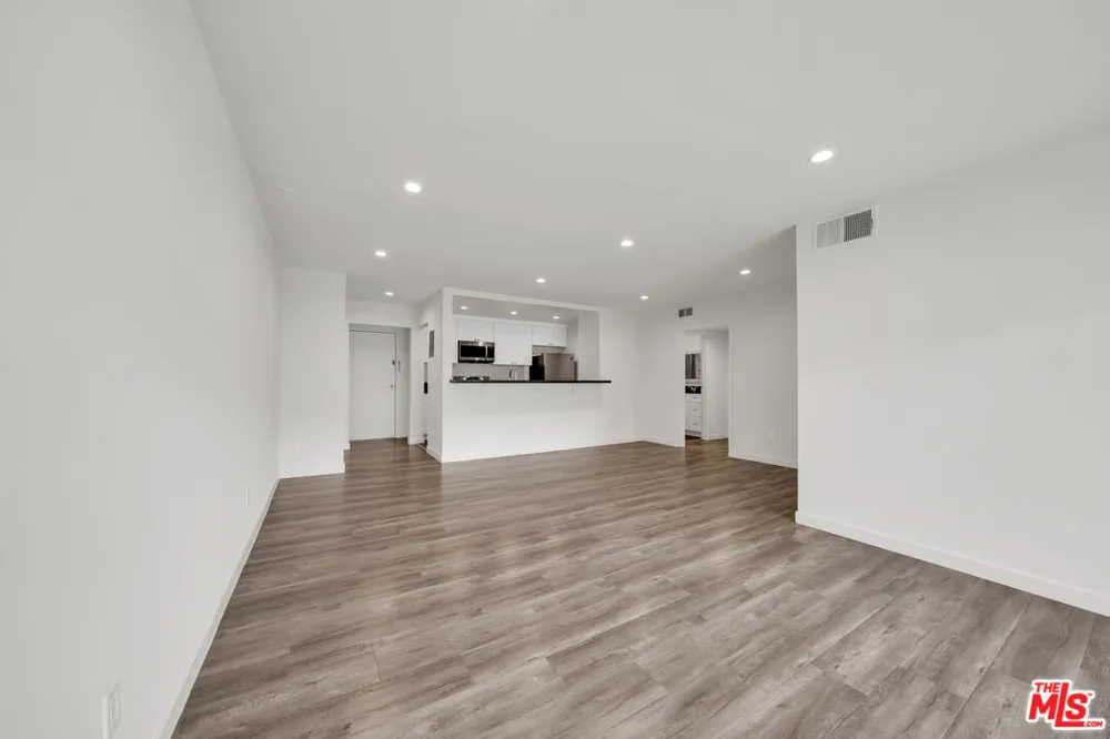 7453 Haskell Avenue Van Nuys, CA 91406