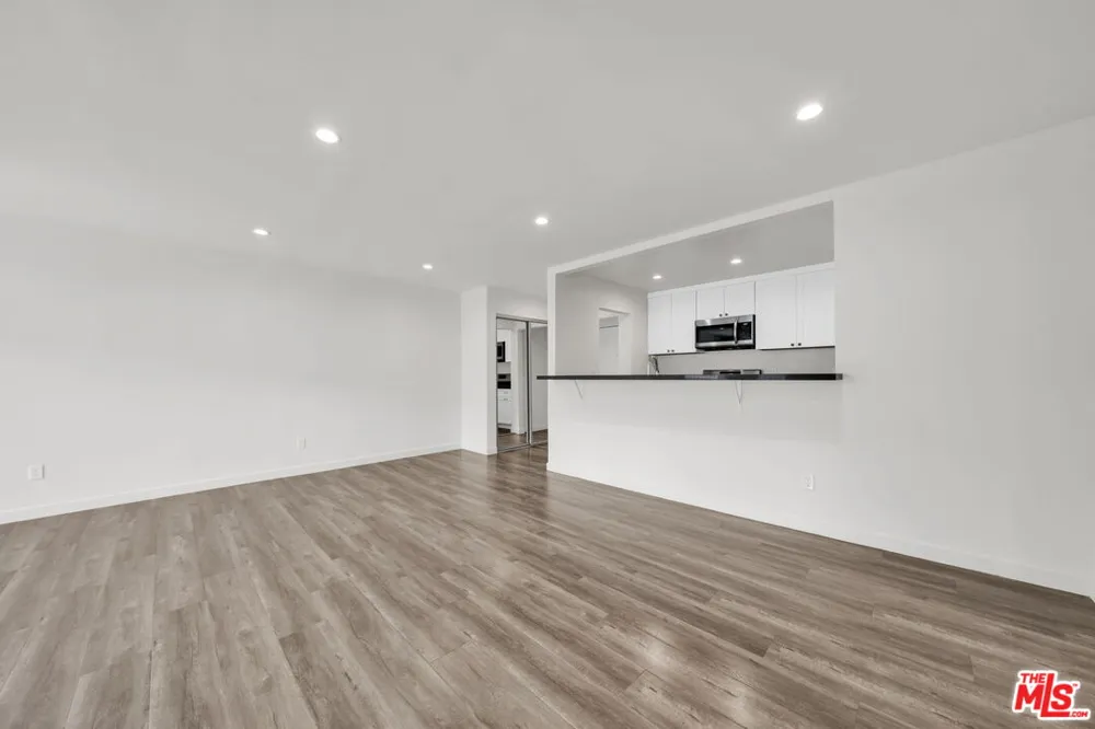 7453 Haskell Avenue Van Nuys, CA 91406