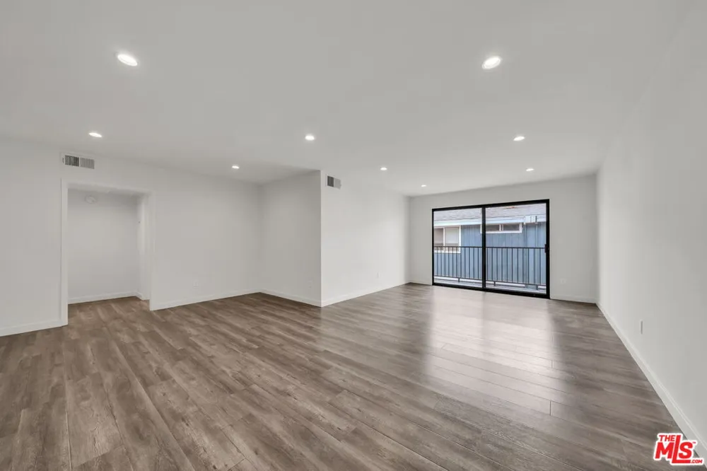 7453 Haskell Avenue Van Nuys, CA 91406
