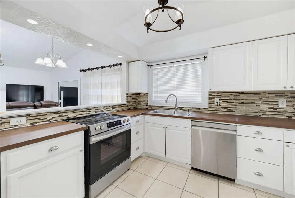 2483 LONG MEADOW WAY Orlando, FL 32817